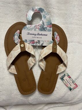 Tommy Bahama Tan and Cream Leaf-Print Flip Flop Sandals W7